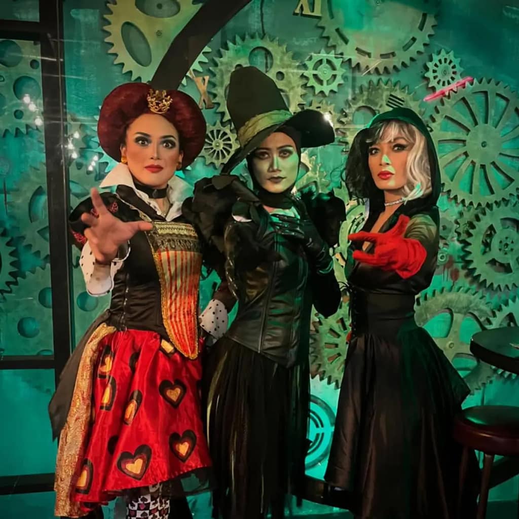  Frankensteins Laboratory: A Spooky Spectacle