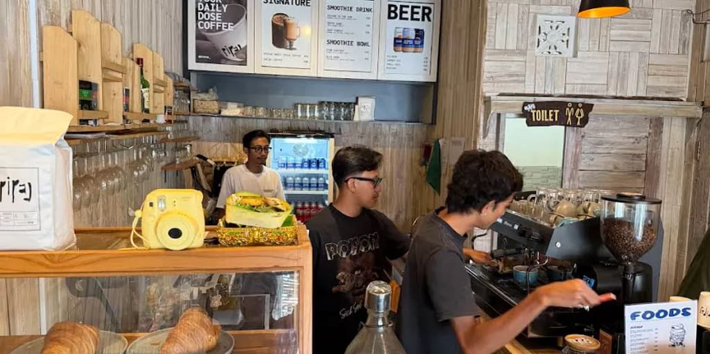 Epipad Coffee & Eatery: The Cozy Corner Office - Coffee Shop Opens Early in Pecatu