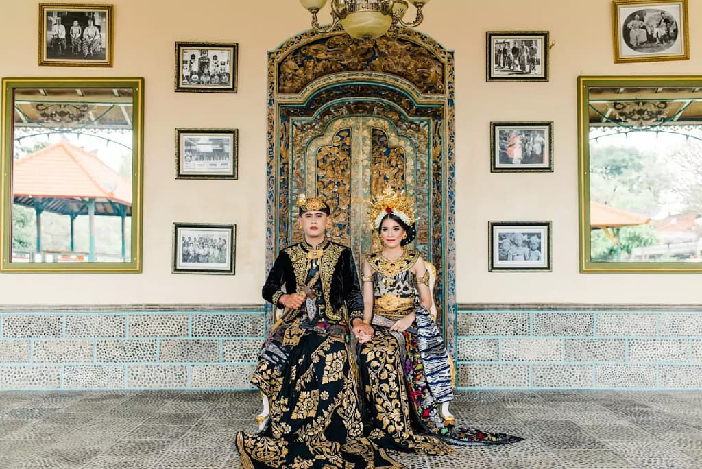 Balinese Prewedding Photo at Puri Agung Karangasem - Historical Tourist Attractions in Karangasem