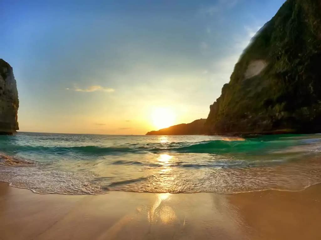 Sunrise at Kelingking Nusa Penida
