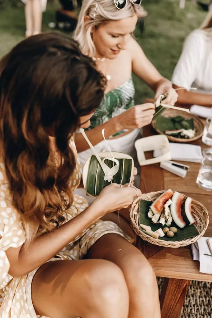 Learning to make canang sari with local hands and open hearts. One of the most meaningful things to do in Bedugul—beyond the views, into the spirit.