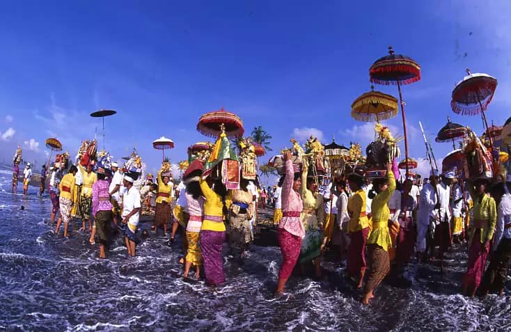hindu melasti ceremony 