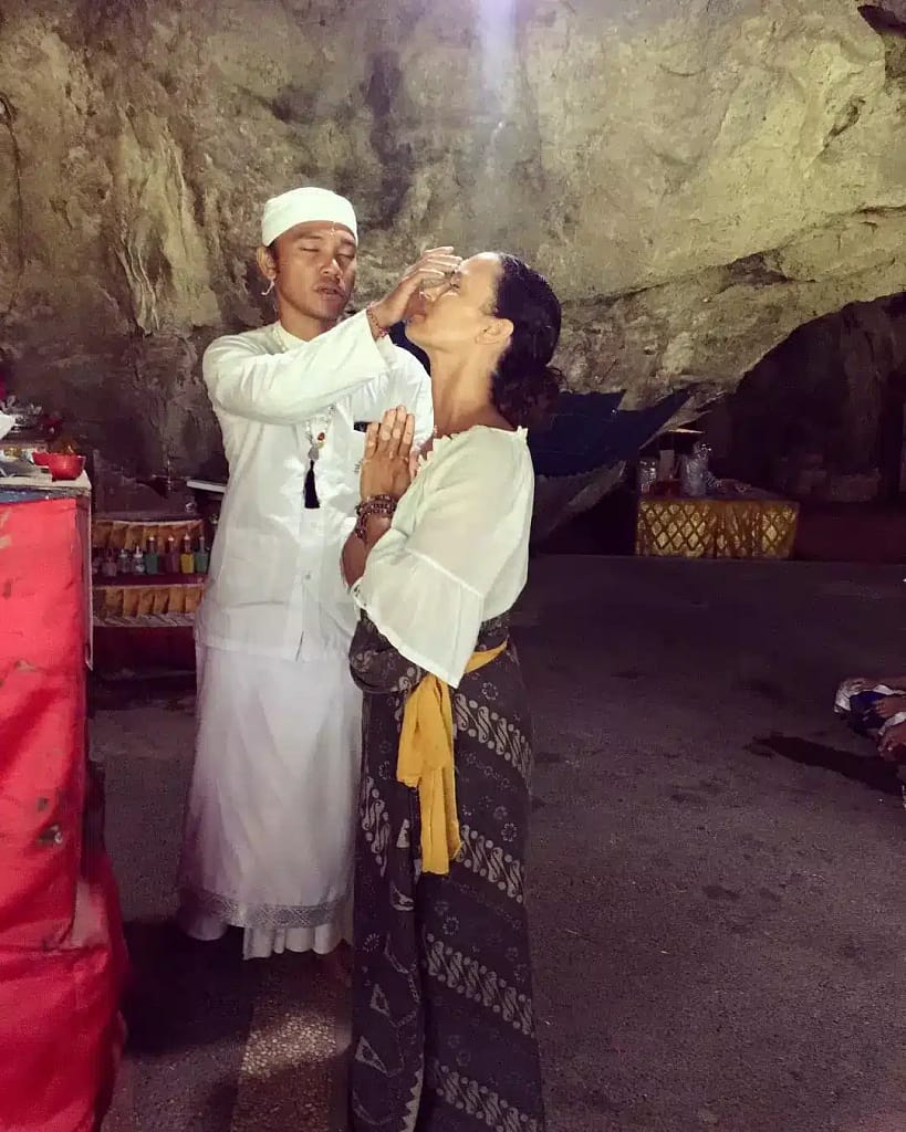 Melukat at Goa Giri Putri