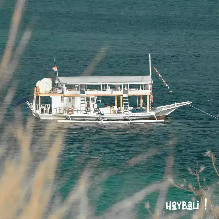 Mata Komodo Boat Rental Liveonboard 2 Day 1 Night