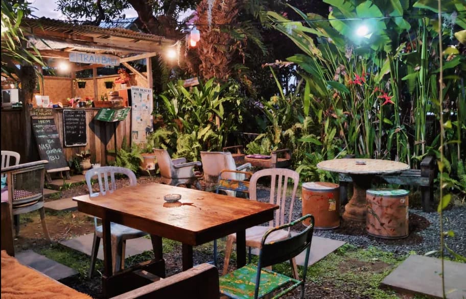 Trah Bali: The "My Rich Balinese Friend's House" Experience - Hidden Coffee Shops in Sanur