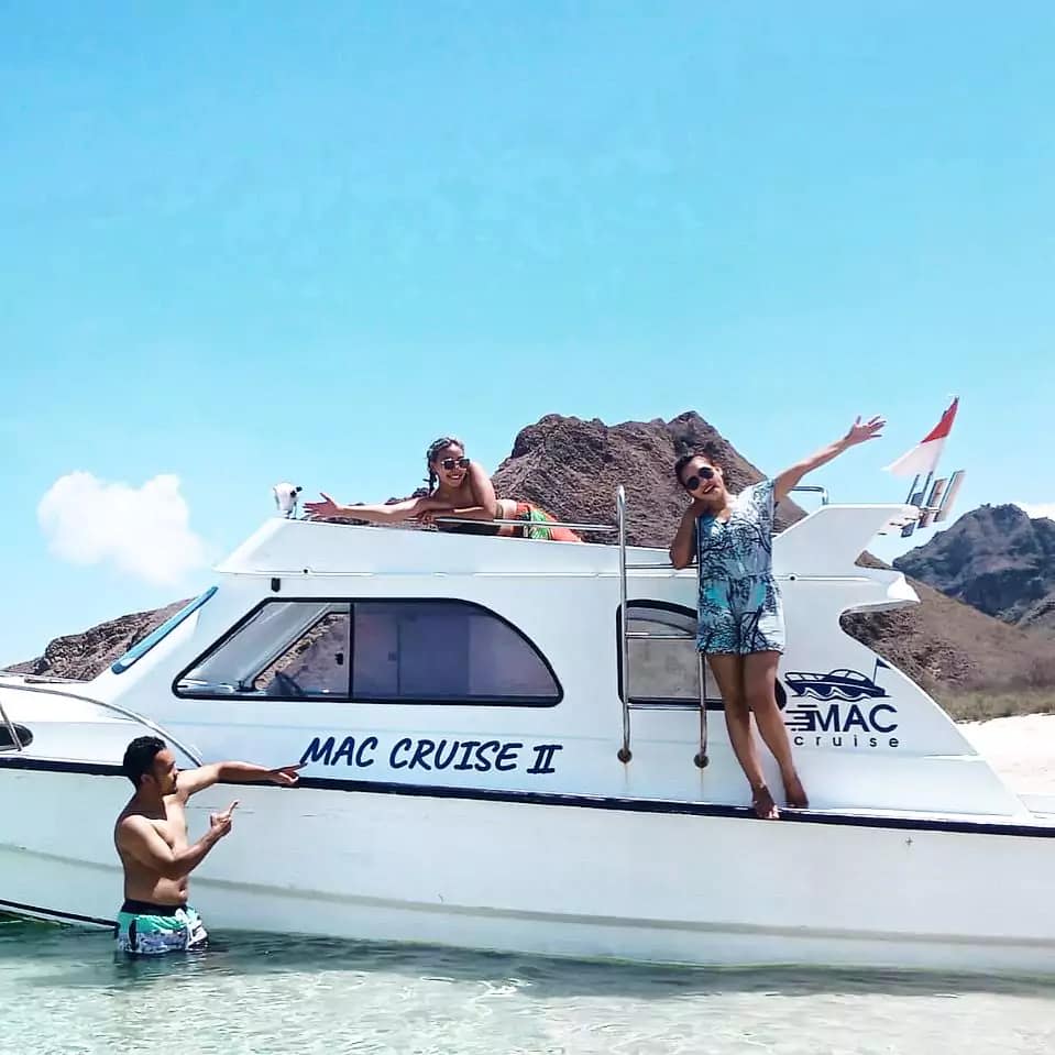 Labuan Bajo Speedboat Rental