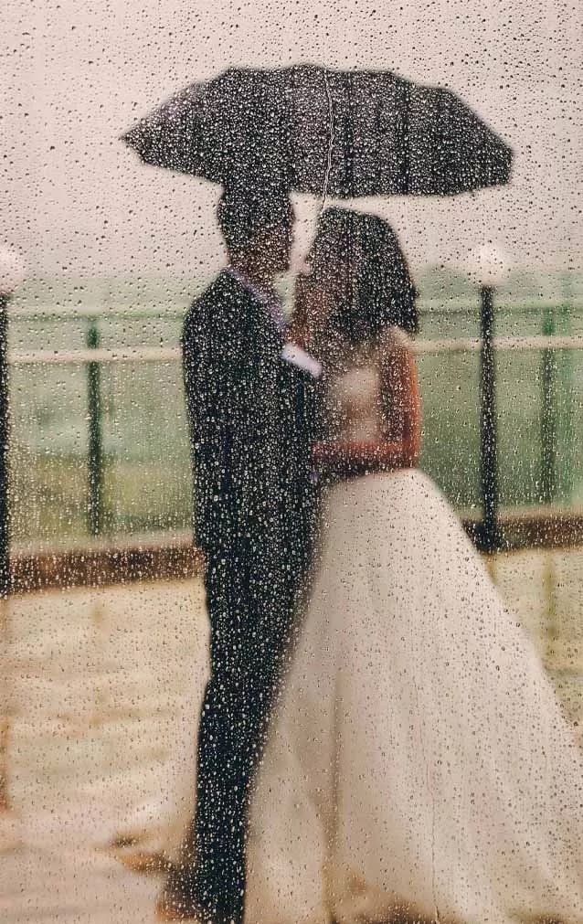 Hey Bali pre-wedding photos during the rain with aesthetic results